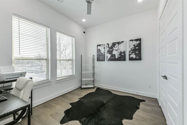 Building Photo - 308 Queen Sude Ln
