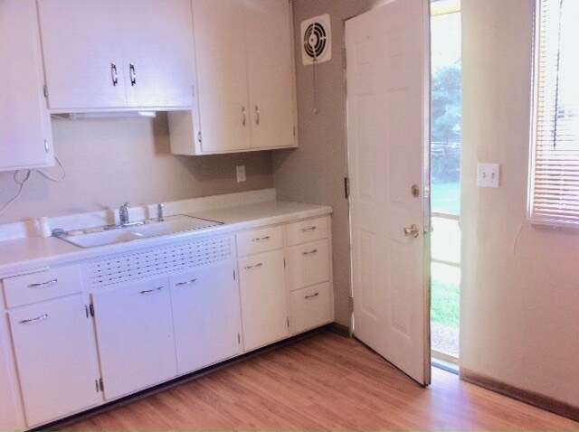 Building Photo - 2726 Pomona Dr