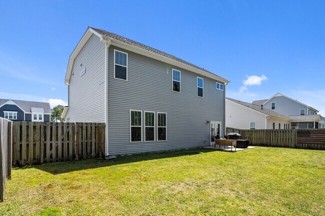 Building Photo - Holly Ridge 4 Bedroom