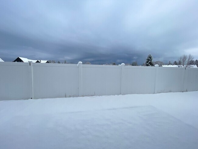 Building Photo - Brand New Hayden Townhome