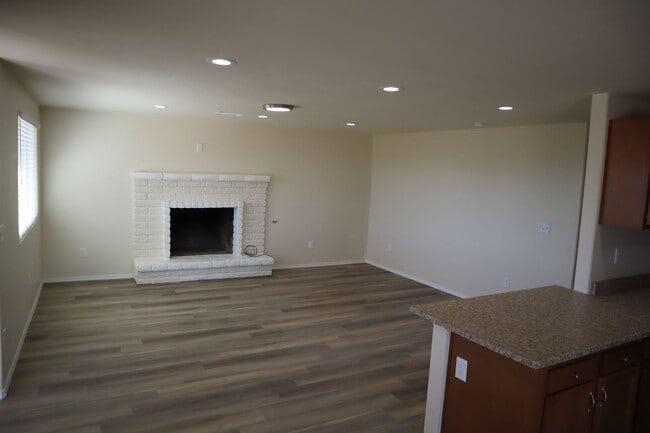 Building Photo - Fully Renovated Home You'll Want To See!