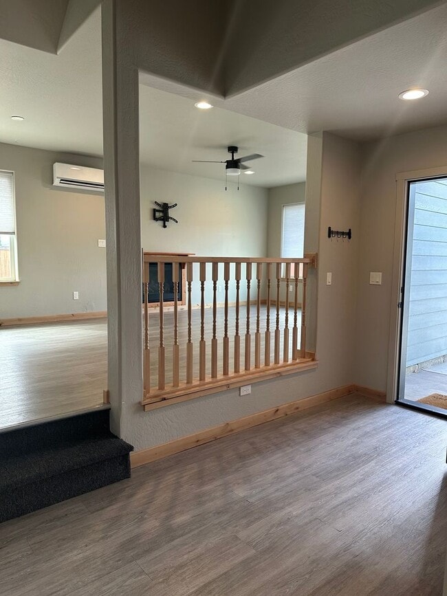 Building Photo - Beautiful 3BR/2BA Two-Story Home with Gara...