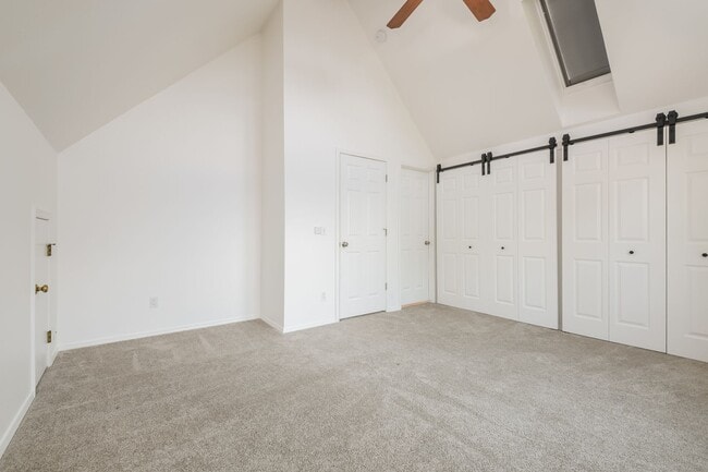 Building Photo - Beautiful 3 Bed / 2 Bath Single Family Hom...