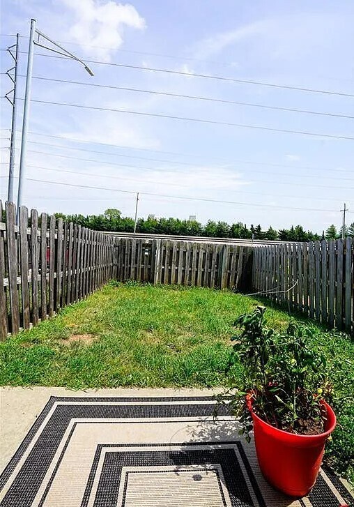 Building Photo - 853 E 167th Ct