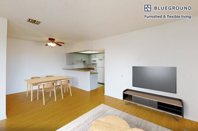 Building Photo - 1920 Overland Ave