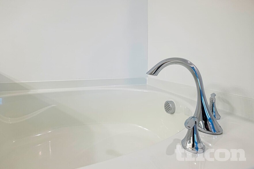 Building Photo - 174 E Rdg Wy