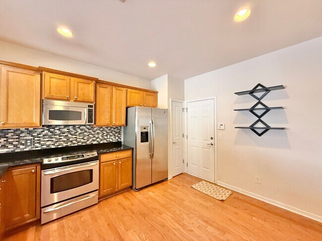 Building Photo - Charming 3BD, 2.5BA Raleigh Townhome with a Fenced Yard Near Shopping, Dining, Interstates, and R...