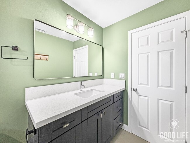 Building Photo - Charming 3BD/2BA House in Imperial Beach W/ A/C, W/D, 2-Car Garage, & Grass Backyard!