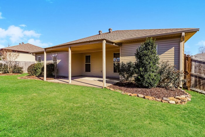 Building Photo - 303 Stone Creek Drive