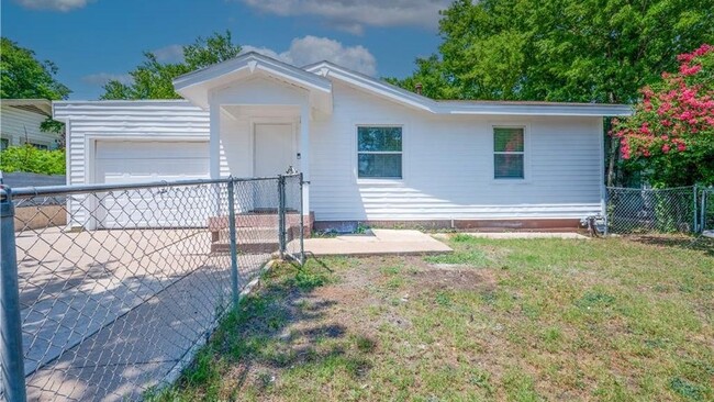 Building Photo - 2807 Terrace Dr