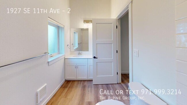 Building Photo - 1927 SE 11th Ave