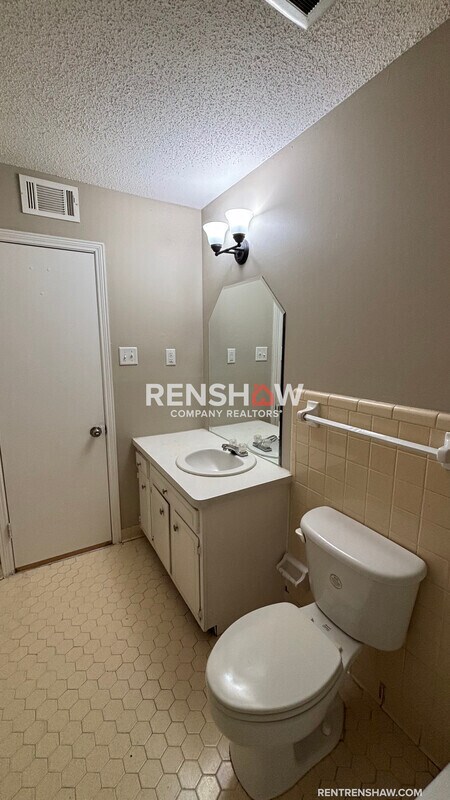 Building Photo - 3919 Dante Ave