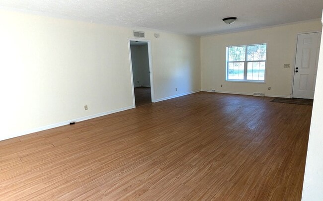 Building Photo - 182 N Walker Rd