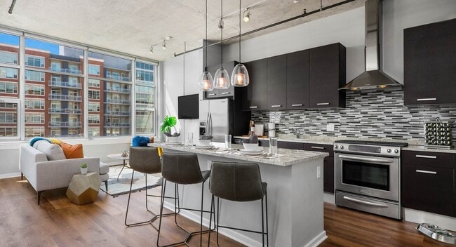 Building Photo - 148 W Roosevelt Rd