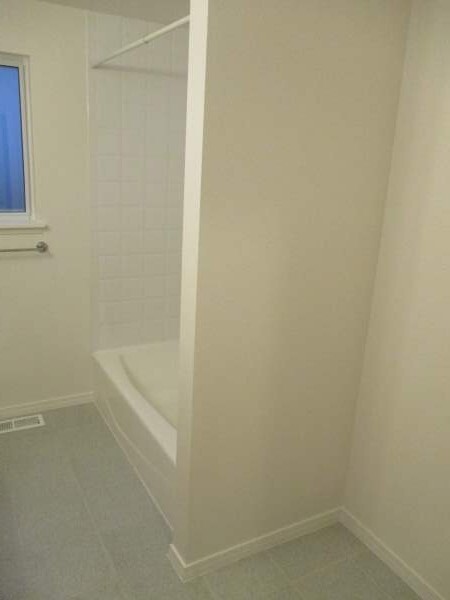 Building Photo - Wonderful 3 Bedroom Rambler in West Park E...