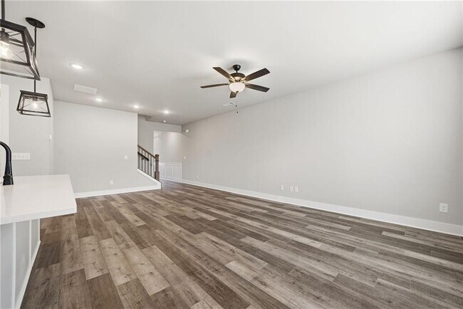 Building Photo - 5728 Urban Vlg Wy