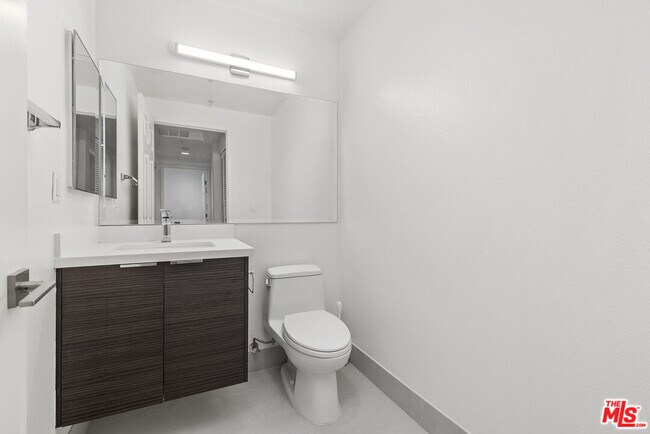 Building Photo - 6038 Carlton Way