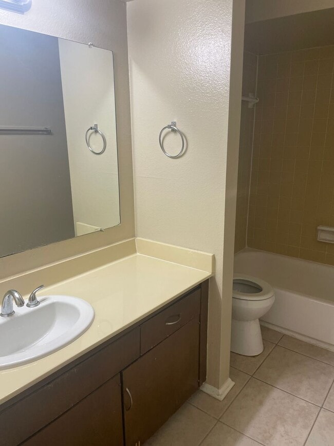 Building Photo - 5937 E 33rd Ct