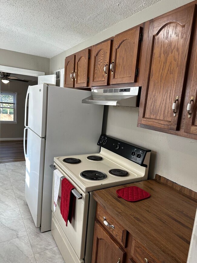 Building Photo - Beautiful House for Rent