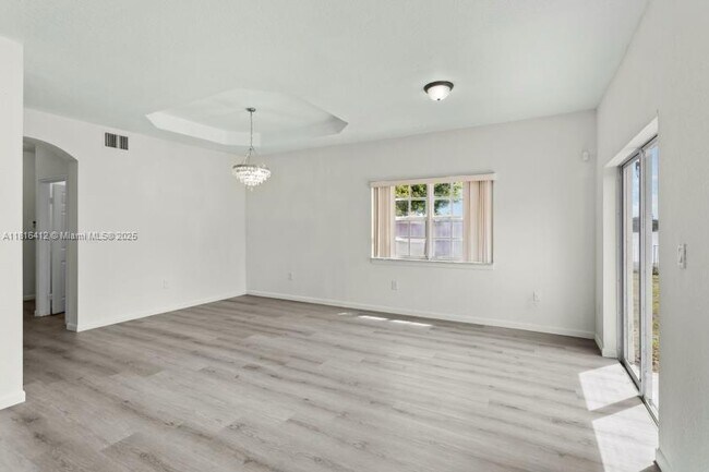 Building Photo - 5090 SW 136th Ave