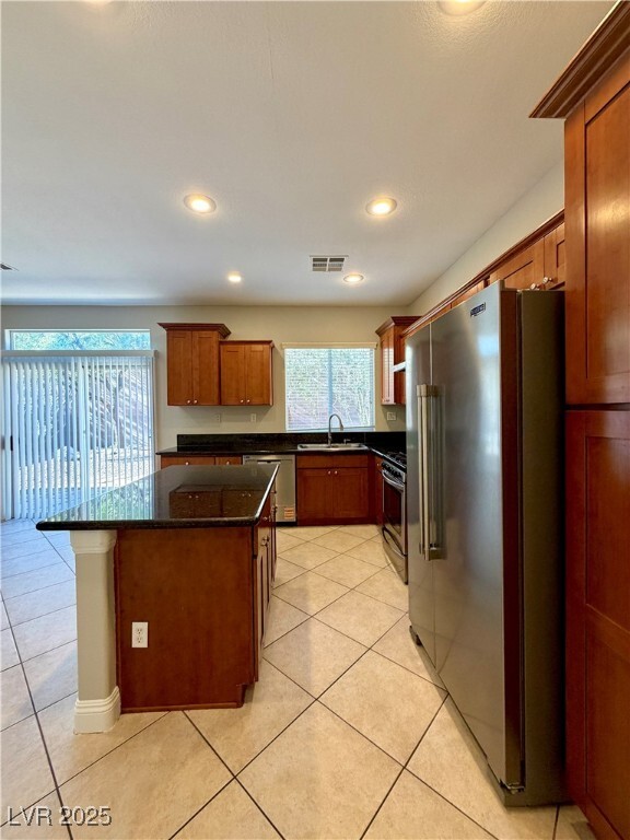 Building Photo - 2301 Summer Home St