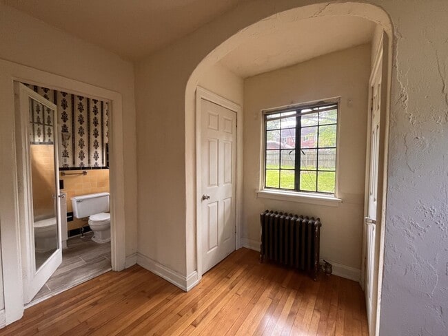 Building Photo - 3-bedroom, 2-bath student house