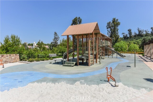 Building Photo - 8 Last Bloom