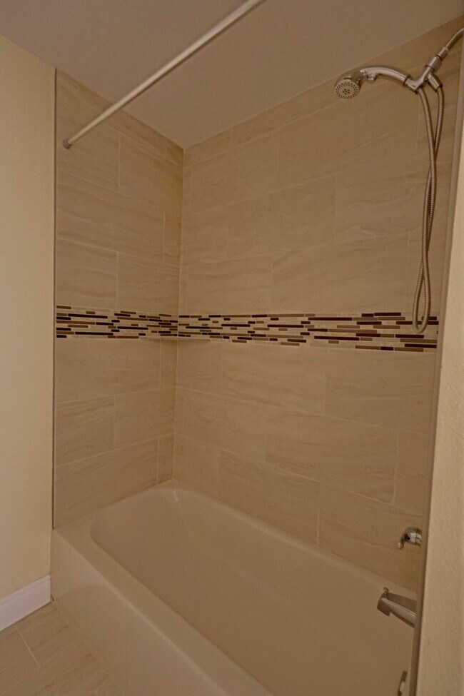 Building Photo - 2168 Paloma St