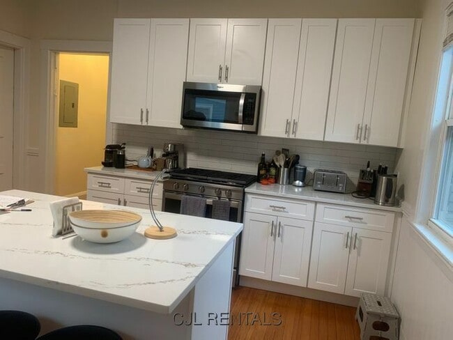 Building Photo - 356a Harvard St