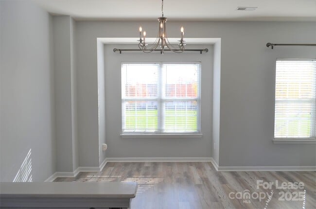 Building Photo - 16217 Peachmont Dr