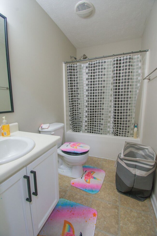 Building Photo - Coming Soon! 3 Bedroom 2.5 Bathroom- Large Fenced Yard Pets Okay!