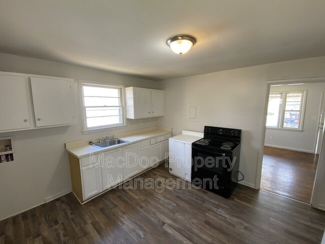 Building Photo - 209 Frazier St