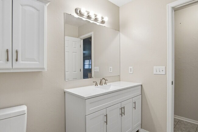 Building Photo - 3717 N Eagle Ln