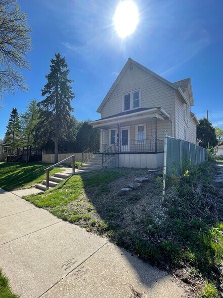 Building Photo - 1109 S 64th St