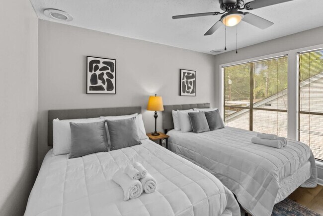 Building Photo - 1274 Sharlo Ave