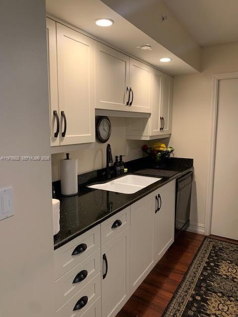 Building Photo - 6917 Collins Ave