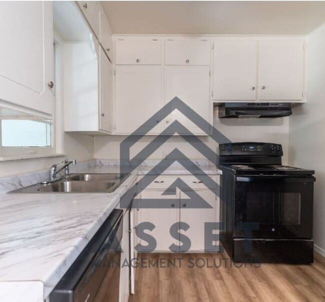 Building Photo - 4 Bedroom Available for Lease & Rent to Own!