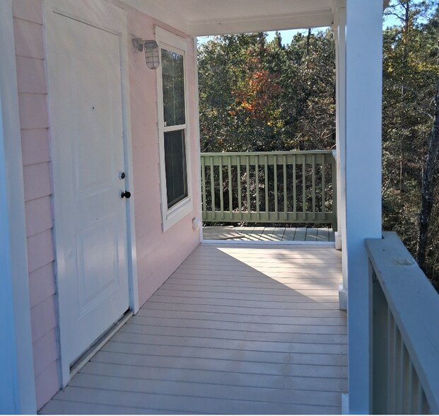 Building Photo - 589 Bernard Street