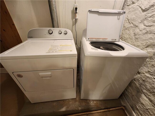 Building Photo - 65 Clarendon Ave