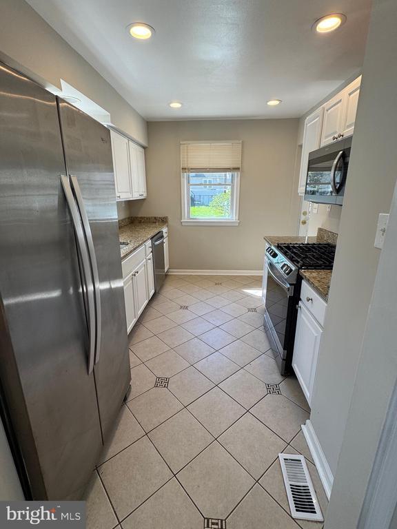 Building Photo - 9604 49th Ave