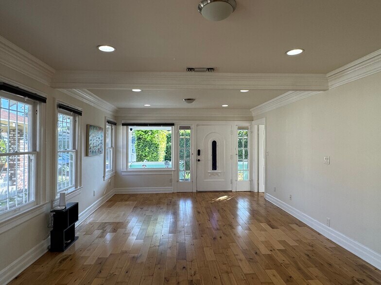 Building Photo - 1763 W 39th St