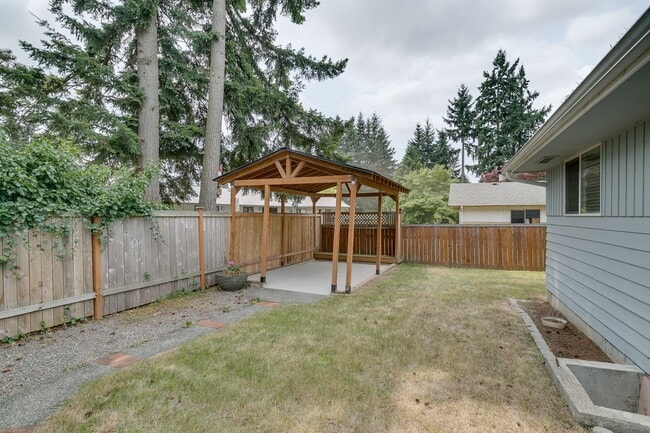 Building Photo - Amazing Updated Rambler in Kirkland with B...