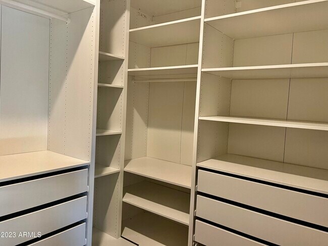 Building Photo - 4117 W South Butte Rd