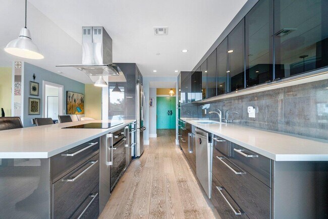 Building Photo - 4748 S Ocean Blvd