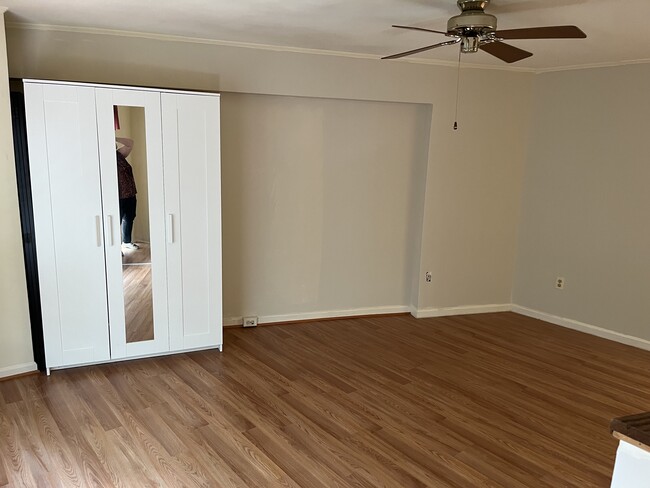Additional closet space in bedroom - 11251 Silentwood Ln