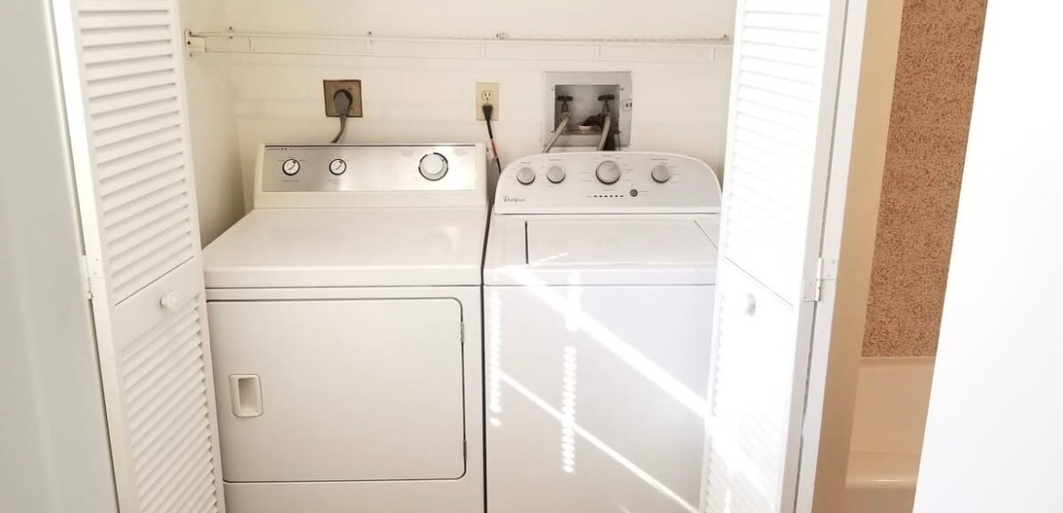 In Unit Wash/Dry - 10548 86th Ave