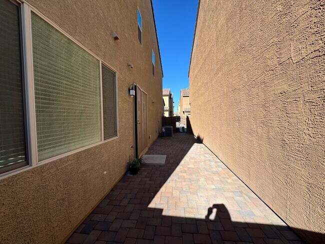 Building Photo - Welcome to this stunning 3Bdm, 2.5Ba, This two-story gem boasts a spacious layout! Must See!