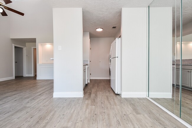 Building Photo - 13151 Walden Rd