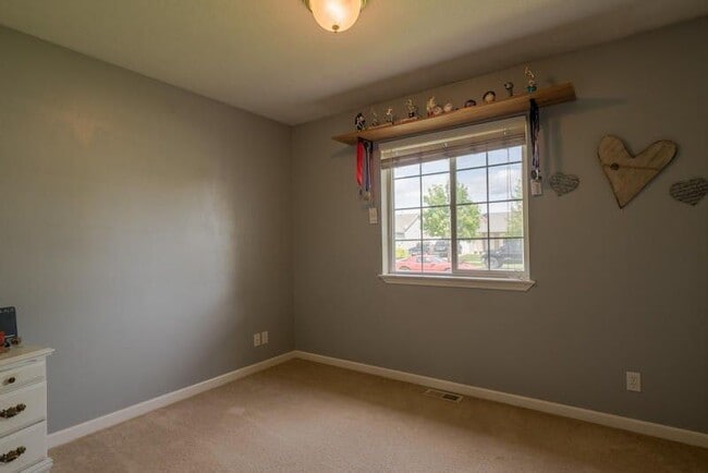 Building Photo - Beautiful 3 bedroom 2 bath Post Falls Home