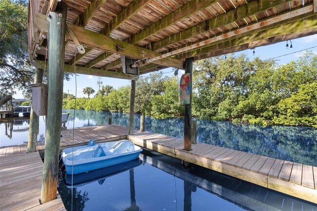 Building Photo - 8825 Oak St